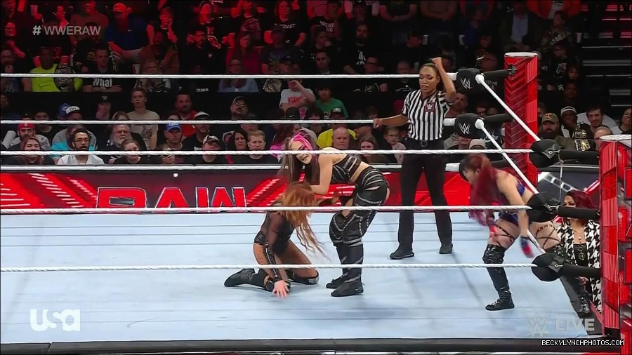 WWE_Monday_Night_Raw_2023_01_02_720p_HDTV_x264-NWCHD_mp4_005187420.jpg