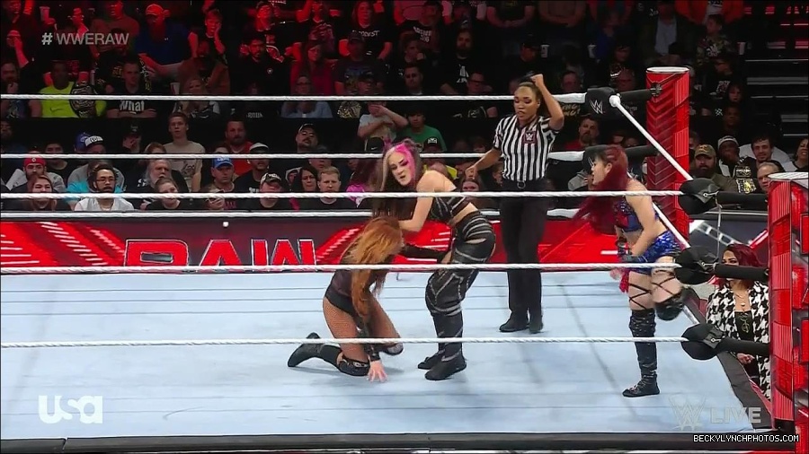 WWE_Monday_Night_Raw_2023_01_02_720p_HDTV_x264-NWCHD_mp4_005187821.jpg