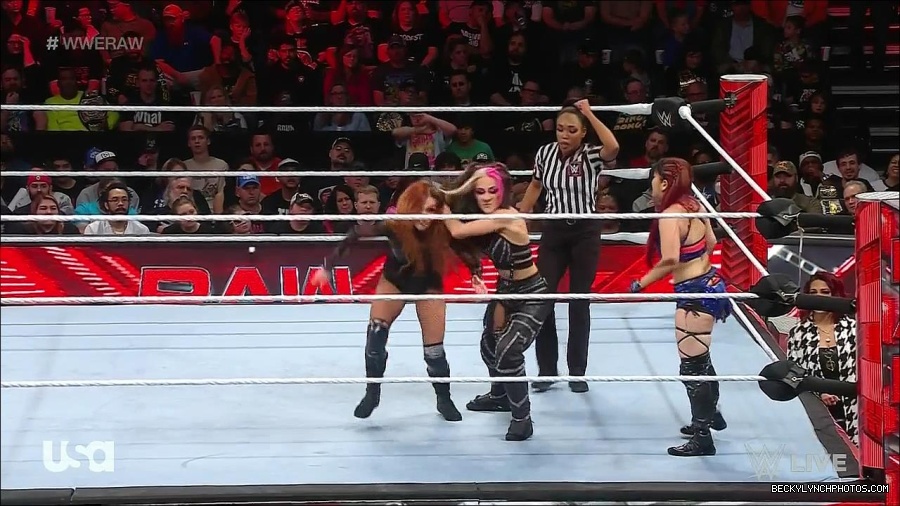 WWE_Monday_Night_Raw_2023_01_02_720p_HDTV_x264-NWCHD_mp4_005188622.jpg