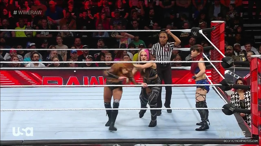 WWE_Monday_Night_Raw_2023_01_02_720p_HDTV_x264-NWCHD_mp4_005189022.jpg