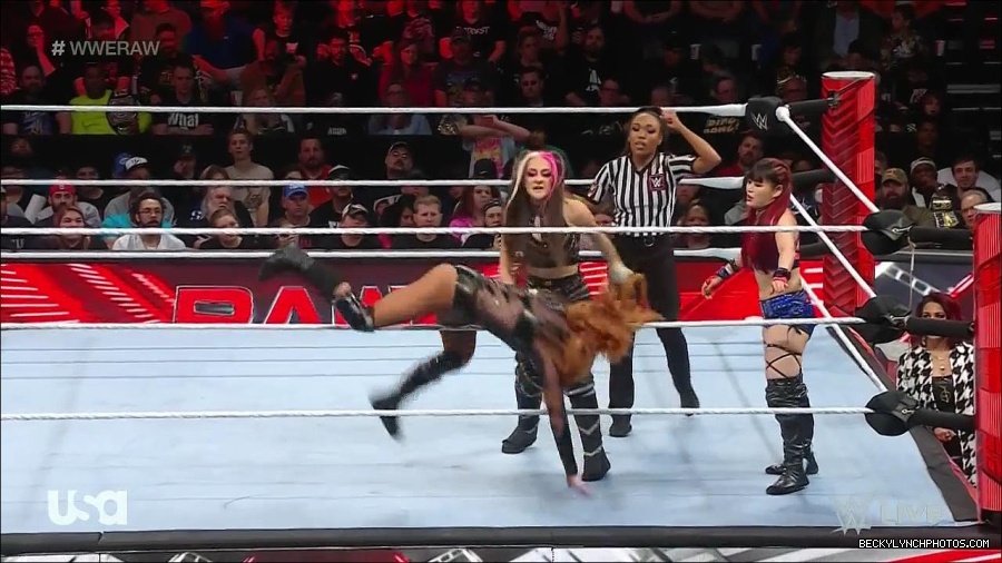 WWE_Monday_Night_Raw_2023_01_02_720p_HDTV_x264-NWCHD_mp4_005189422.jpg