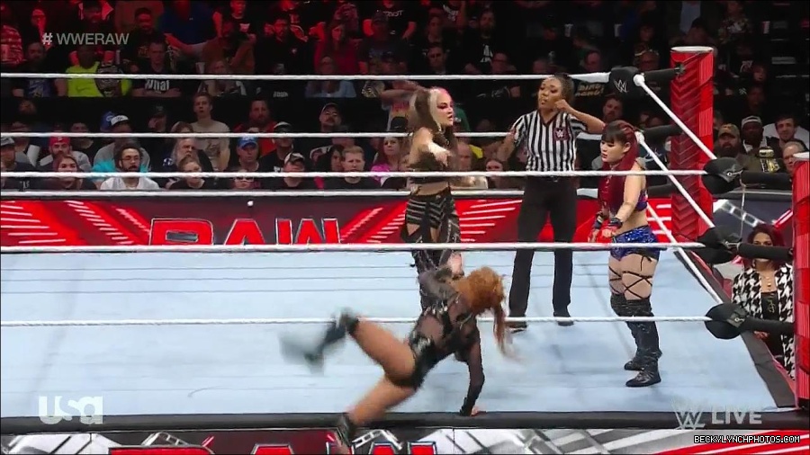 WWE_Monday_Night_Raw_2023_01_02_720p_HDTV_x264-NWCHD_mp4_005189823.jpg