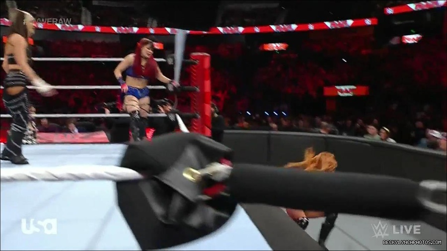 WWE_Monday_Night_Raw_2023_01_02_720p_HDTV_x264-NWCHD_mp4_005190223.jpg