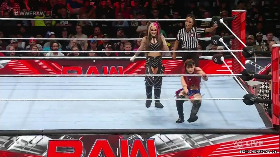 WWE_Monday_Night_Raw_2023_01_02_720p_HDTV_x264-NWCHD_mp4_005190624.jpg