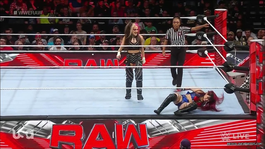 WWE_Monday_Night_Raw_2023_01_02_720p_HDTV_x264-NWCHD_mp4_005191424.jpg