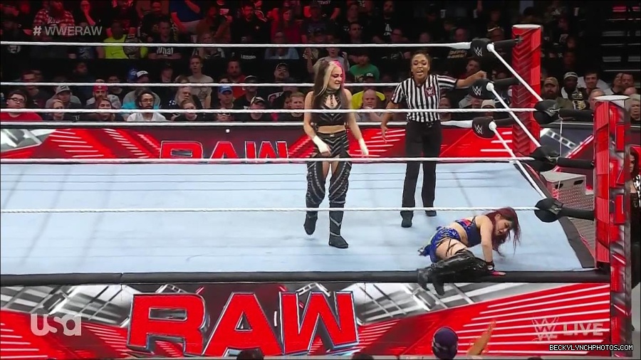 WWE_Monday_Night_Raw_2023_01_02_720p_HDTV_x264-NWCHD_mp4_005191825.jpg