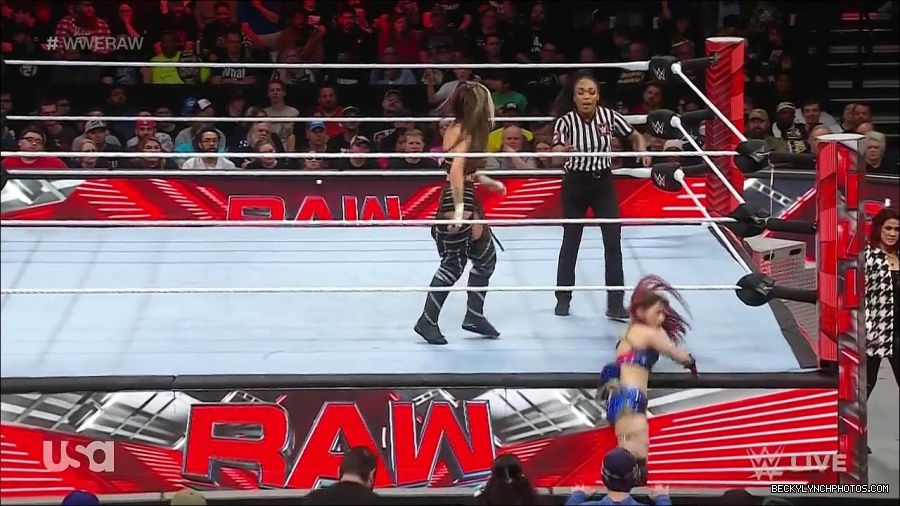 WWE_Monday_Night_Raw_2023_01_02_720p_HDTV_x264-NWCHD_mp4_005192225.jpg