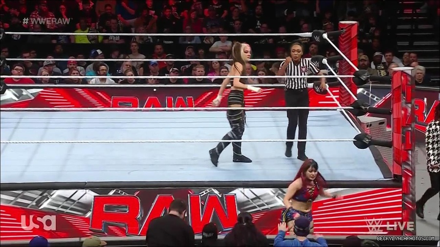 WWE_Monday_Night_Raw_2023_01_02_720p_HDTV_x264-NWCHD_mp4_005192626.jpg