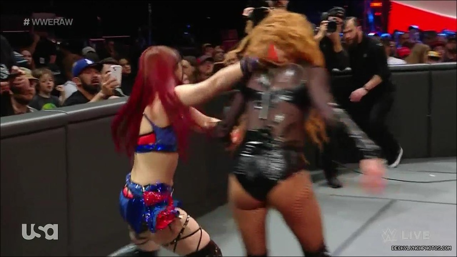 WWE_Monday_Night_Raw_2023_01_02_720p_HDTV_x264-NWCHD_mp4_005195028.jpg