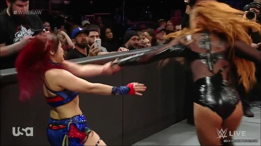 WWE_Monday_Night_Raw_2023_01_02_720p_HDTV_x264-NWCHD_mp4_005195428.jpg