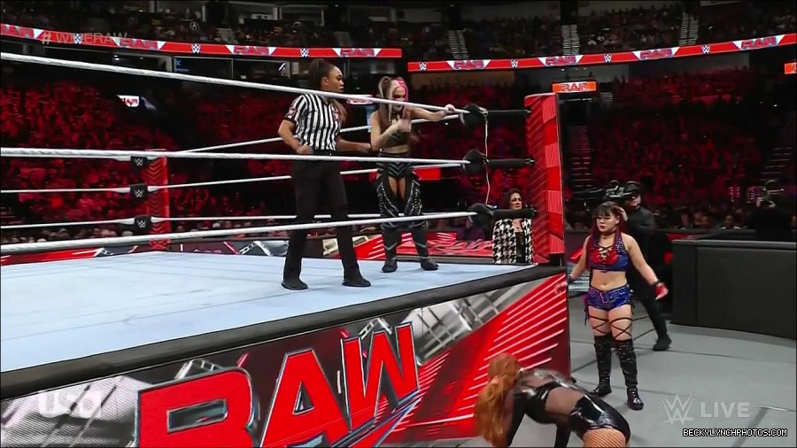 WWE_Monday_Night_Raw_2023_01_02_720p_HDTV_x264-NWCHD_mp4_005199032.jpg