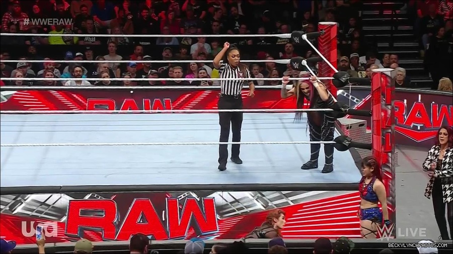 WWE_Monday_Night_Raw_2023_01_02_720p_HDTV_x264-NWCHD_mp4_005199833.jpg