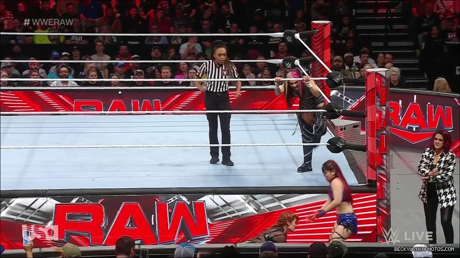 WWE_Monday_Night_Raw_2023_01_02_720p_HDTV_x264-NWCHD_mp4_005200634.jpg