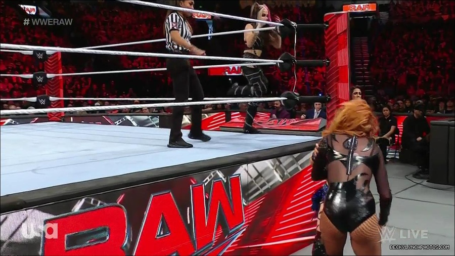 WWE_Monday_Night_Raw_2023_01_02_720p_HDTV_x264-NWCHD_mp4_005202636.jpg