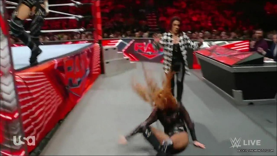 WWE_Monday_Night_Raw_2023_01_02_720p_HDTV_x264-NWCHD_mp4_005205038.jpg