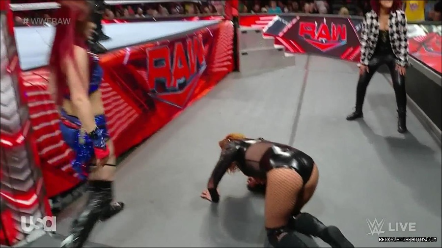 WWE_Monday_Night_Raw_2023_01_02_720p_HDTV_x264-NWCHD_mp4_005209843.jpg