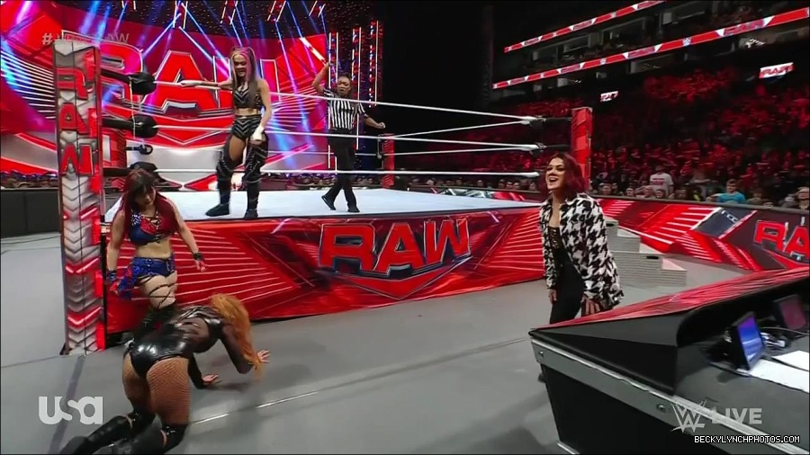 WWE_Monday_Night_Raw_2023_01_02_720p_HDTV_x264-NWCHD_mp4_005210243.jpg