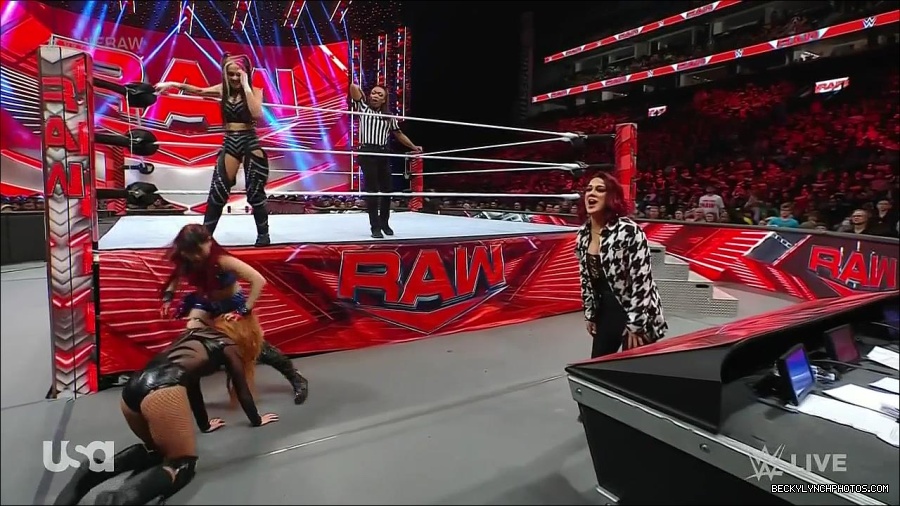 WWE_Monday_Night_Raw_2023_01_02_720p_HDTV_x264-NWCHD_mp4_005210644.jpg