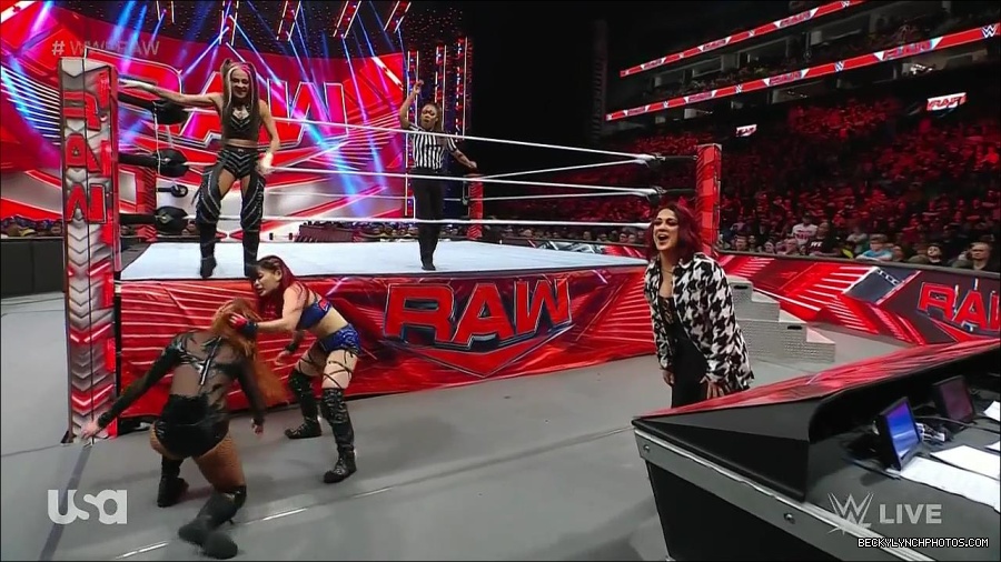WWE_Monday_Night_Raw_2023_01_02_720p_HDTV_x264-NWCHD_mp4_005211444.jpg