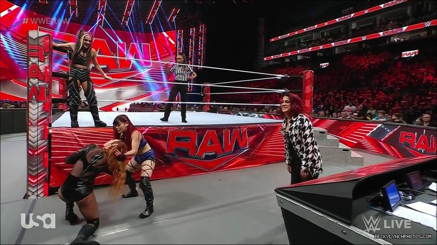 WWE_Monday_Night_Raw_2023_01_02_720p_HDTV_x264-NWCHD_mp4_005212245.jpg