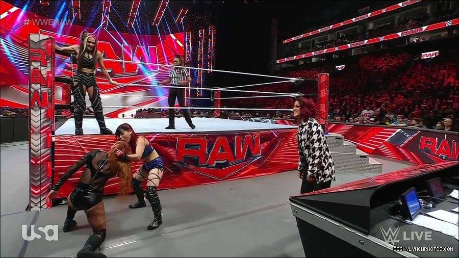 WWE_Monday_Night_Raw_2023_01_02_720p_HDTV_x264-NWCHD_mp4_005212646.jpg