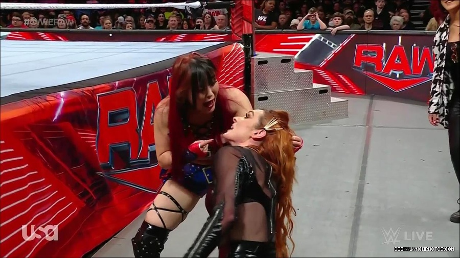 WWE_Monday_Night_Raw_2023_01_02_720p_HDTV_x264-NWCHD_mp4_005213446.jpg