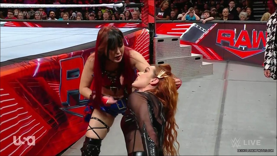 WWE_Monday_Night_Raw_2023_01_02_720p_HDTV_x264-NWCHD_mp4_005213847.jpg