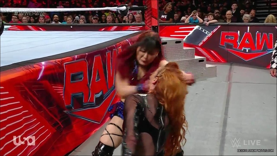 WWE_Monday_Night_Raw_2023_01_02_720p_HDTV_x264-NWCHD_mp4_005214247.jpg