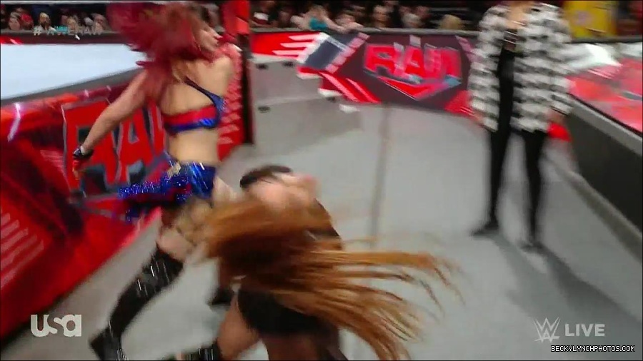 WWE_Monday_Night_Raw_2023_01_02_720p_HDTV_x264-NWCHD_mp4_005214648.jpg