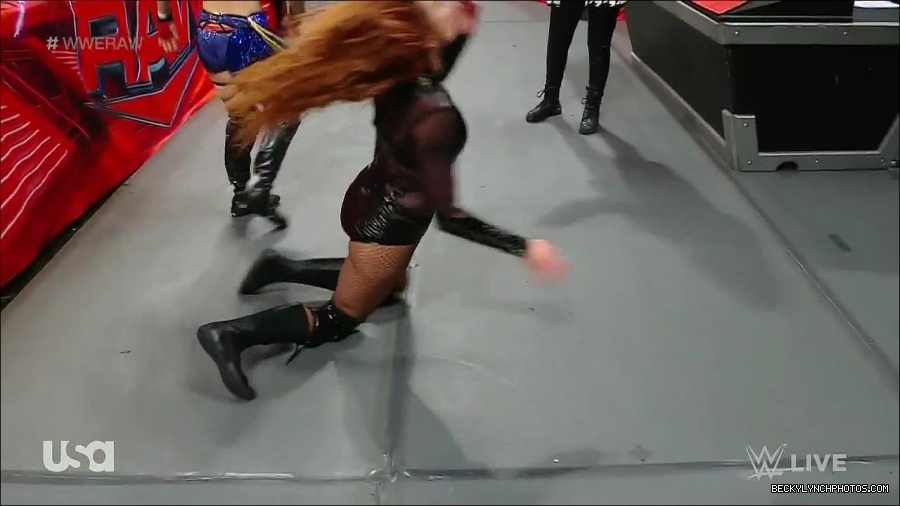 WWE_Monday_Night_Raw_2023_01_02_720p_HDTV_x264-NWCHD_mp4_005215048.jpg