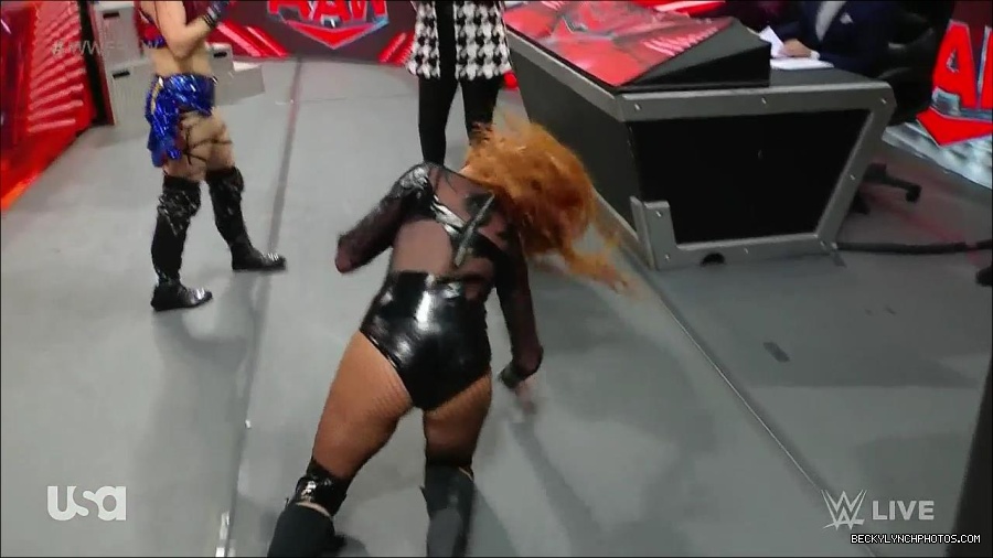 WWE_Monday_Night_Raw_2023_01_02_720p_HDTV_x264-NWCHD_mp4_005216249.jpg
