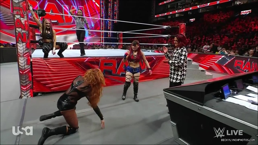 WWE_Monday_Night_Raw_2023_01_02_720p_HDTV_x264-NWCHD_mp4_005216650.jpg