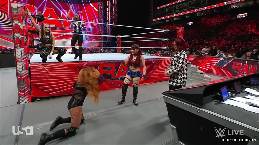 WWE_Monday_Night_Raw_2023_01_02_720p_HDTV_x264-NWCHD_mp4_005217050.jpg