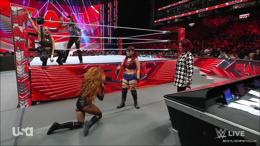 WWE_Monday_Night_Raw_2023_01_02_720p_HDTV_x264-NWCHD_mp4_005217450.jpg