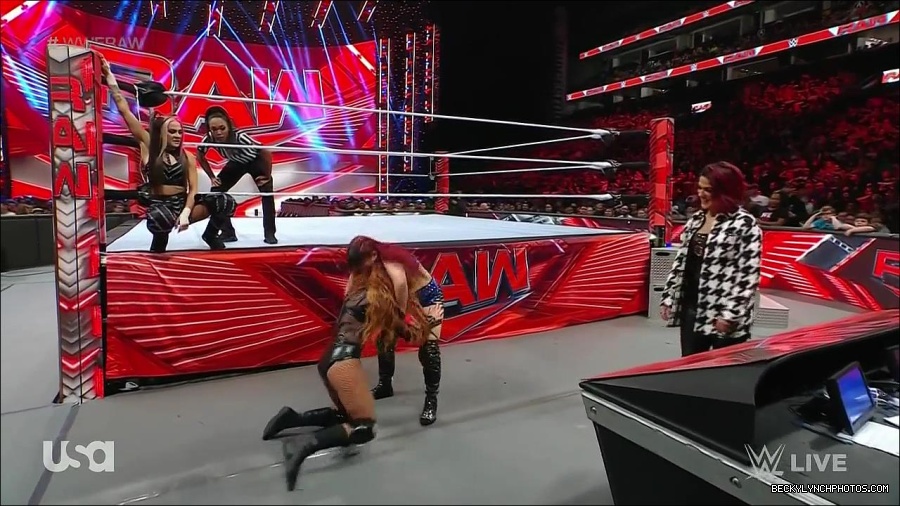 WWE_Monday_Night_Raw_2023_01_02_720p_HDTV_x264-NWCHD_mp4_005218652.jpg