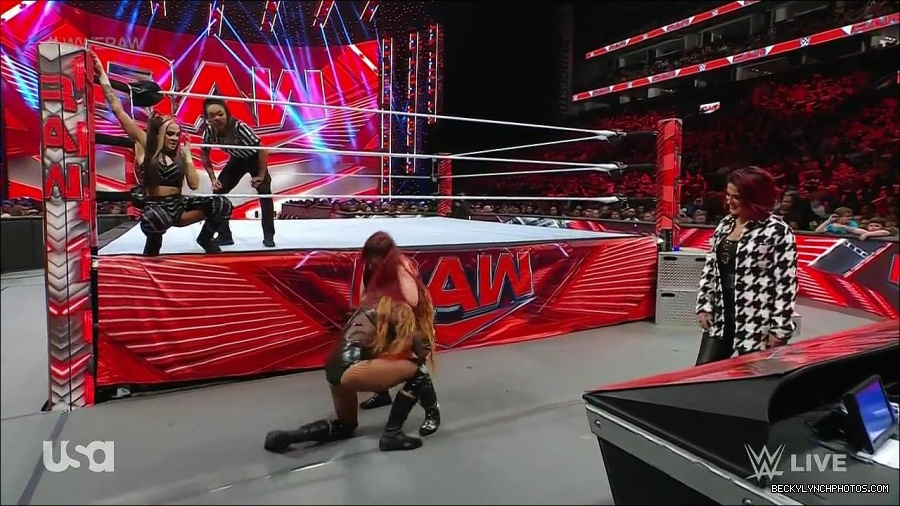 WWE_Monday_Night_Raw_2023_01_02_720p_HDTV_x264-NWCHD_mp4_005219052.jpg