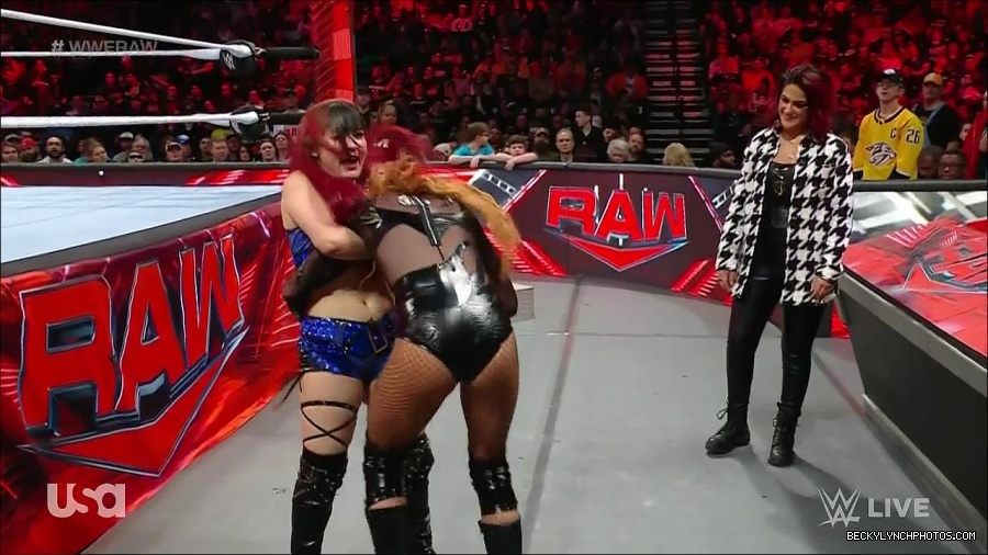 WWE_Monday_Night_Raw_2023_01_02_720p_HDTV_x264-NWCHD_mp4_005219452.jpg