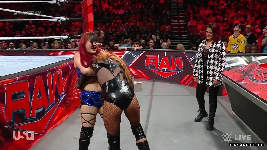 WWE_Monday_Night_Raw_2023_01_02_720p_HDTV_x264-NWCHD_mp4_005219853.jpg
