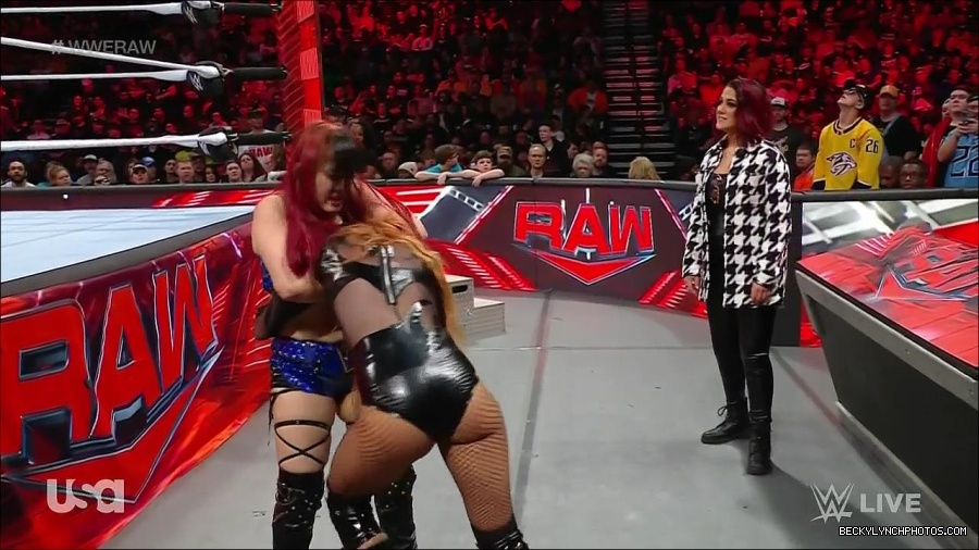 WWE_Monday_Night_Raw_2023_01_02_720p_HDTV_x264-NWCHD_mp4_005220253.jpg