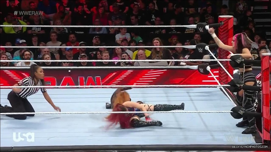 WWE_Monday_Night_Raw_2023_01_02_720p_HDTV_x264-NWCHD_mp4_005231064.jpg