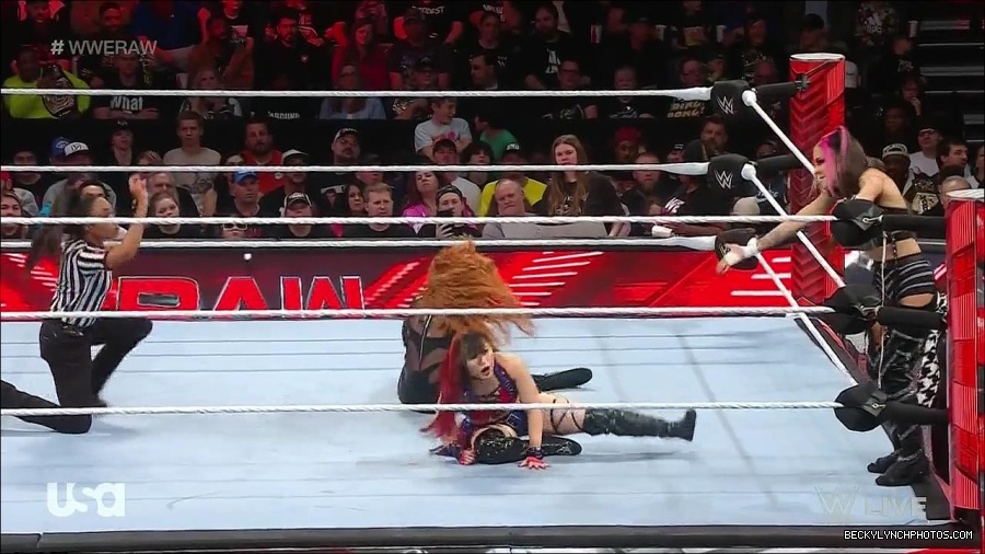 WWE_Monday_Night_Raw_2023_01_02_720p_HDTV_x264-NWCHD_mp4_005231464.jpg