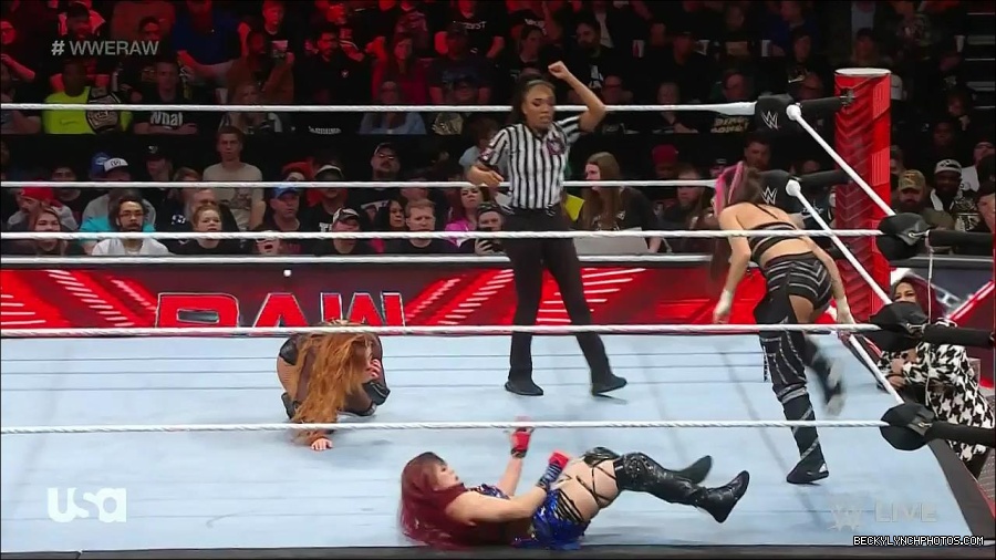 WWE_Monday_Night_Raw_2023_01_02_720p_HDTV_x264-NWCHD_mp4_005235068.jpg