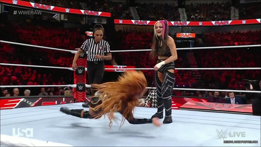 WWE_Monday_Night_Raw_2023_01_02_720p_HDTV_x264-NWCHD_mp4_005237470.jpg
