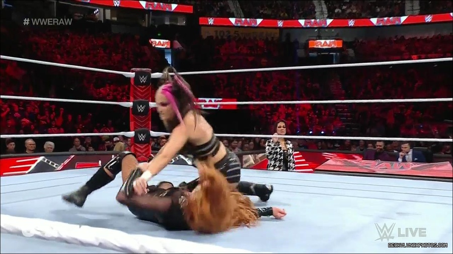 WWE_Monday_Night_Raw_2023_01_02_720p_HDTV_x264-NWCHD_mp4_005239472.jpg