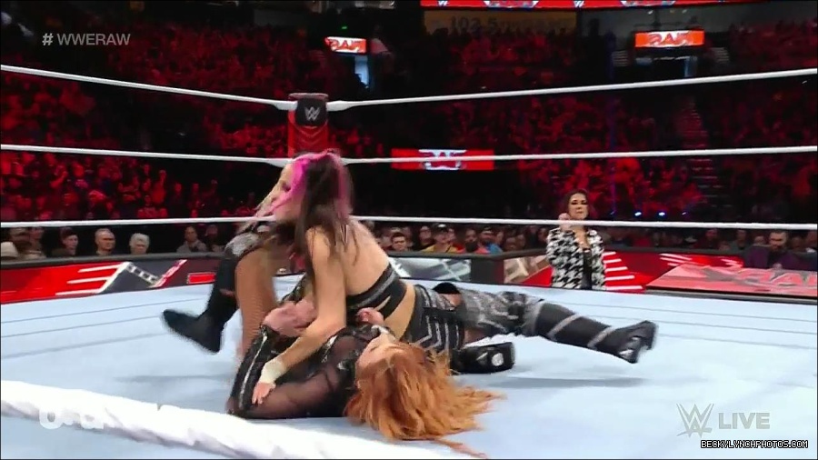 WWE_Monday_Night_Raw_2023_01_02_720p_HDTV_x264-NWCHD_mp4_005239873.jpg