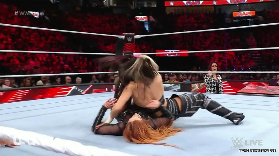 WWE_Monday_Night_Raw_2023_01_02_720p_HDTV_x264-NWCHD_mp4_005240273.jpg