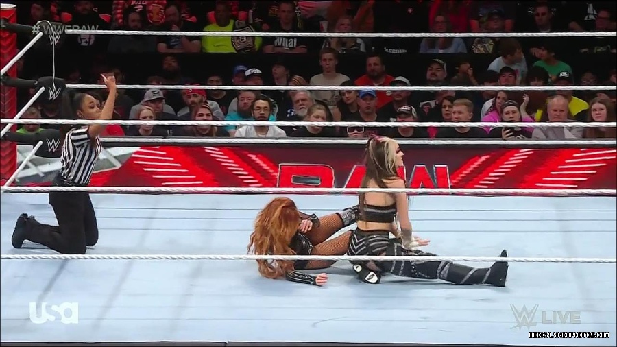 WWE_Monday_Night_Raw_2023_01_02_720p_HDTV_x264-NWCHD_mp4_005242275.jpg