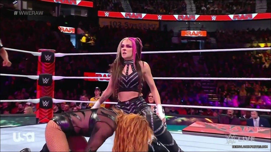 WWE_Monday_Night_Raw_2023_01_02_720p_HDTV_x264-NWCHD_mp4_005245879.jpg