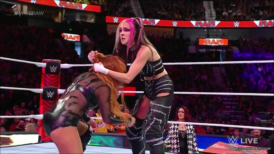 WWE_Monday_Night_Raw_2023_01_02_720p_HDTV_x264-NWCHD_mp4_005249883.jpg