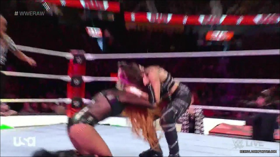 WWE_Monday_Night_Raw_2023_01_02_720p_HDTV_x264-NWCHD_mp4_005251484.jpg